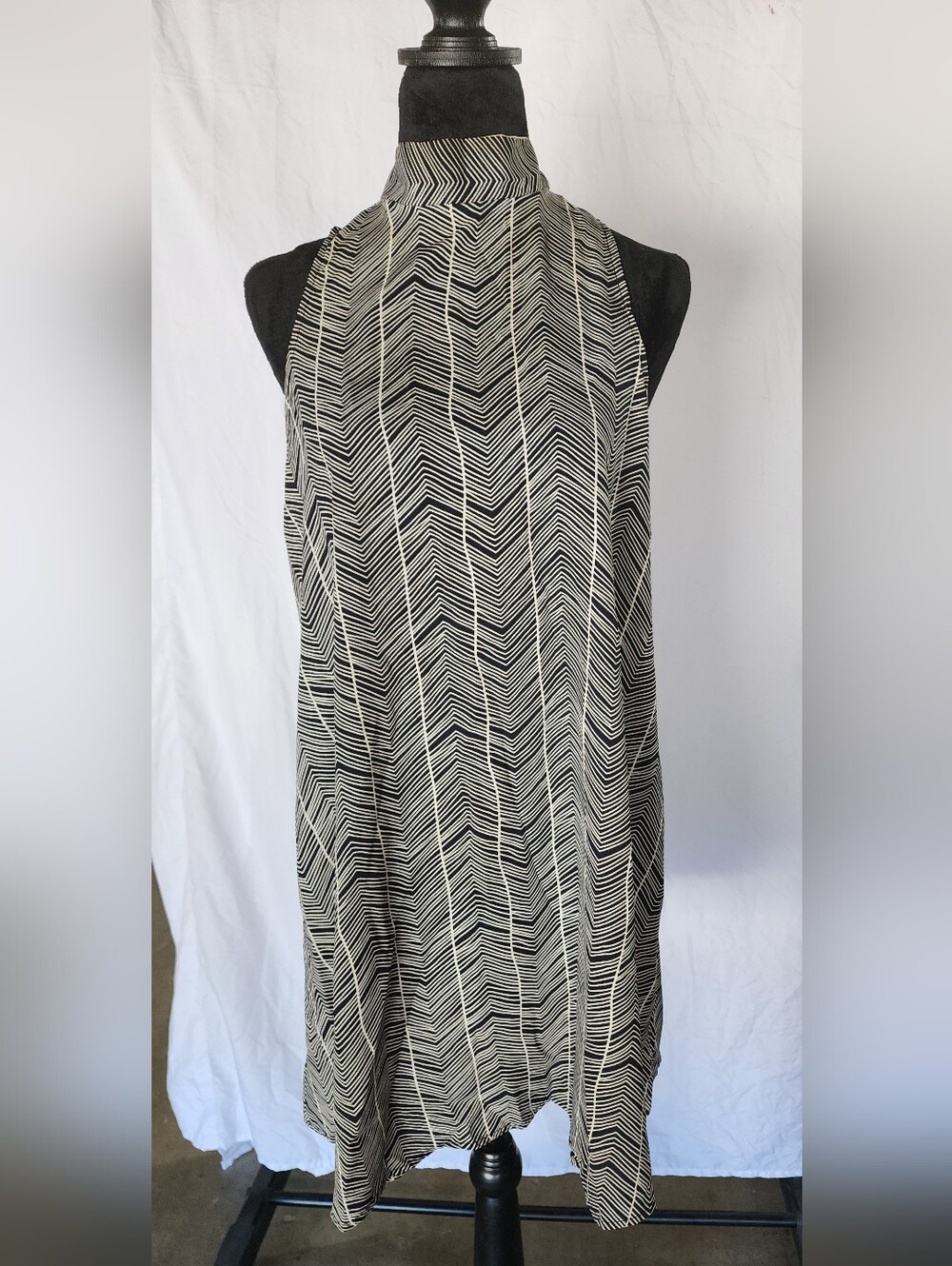 Soprano Black and White Chevron High-Neck Shift Mini Dress